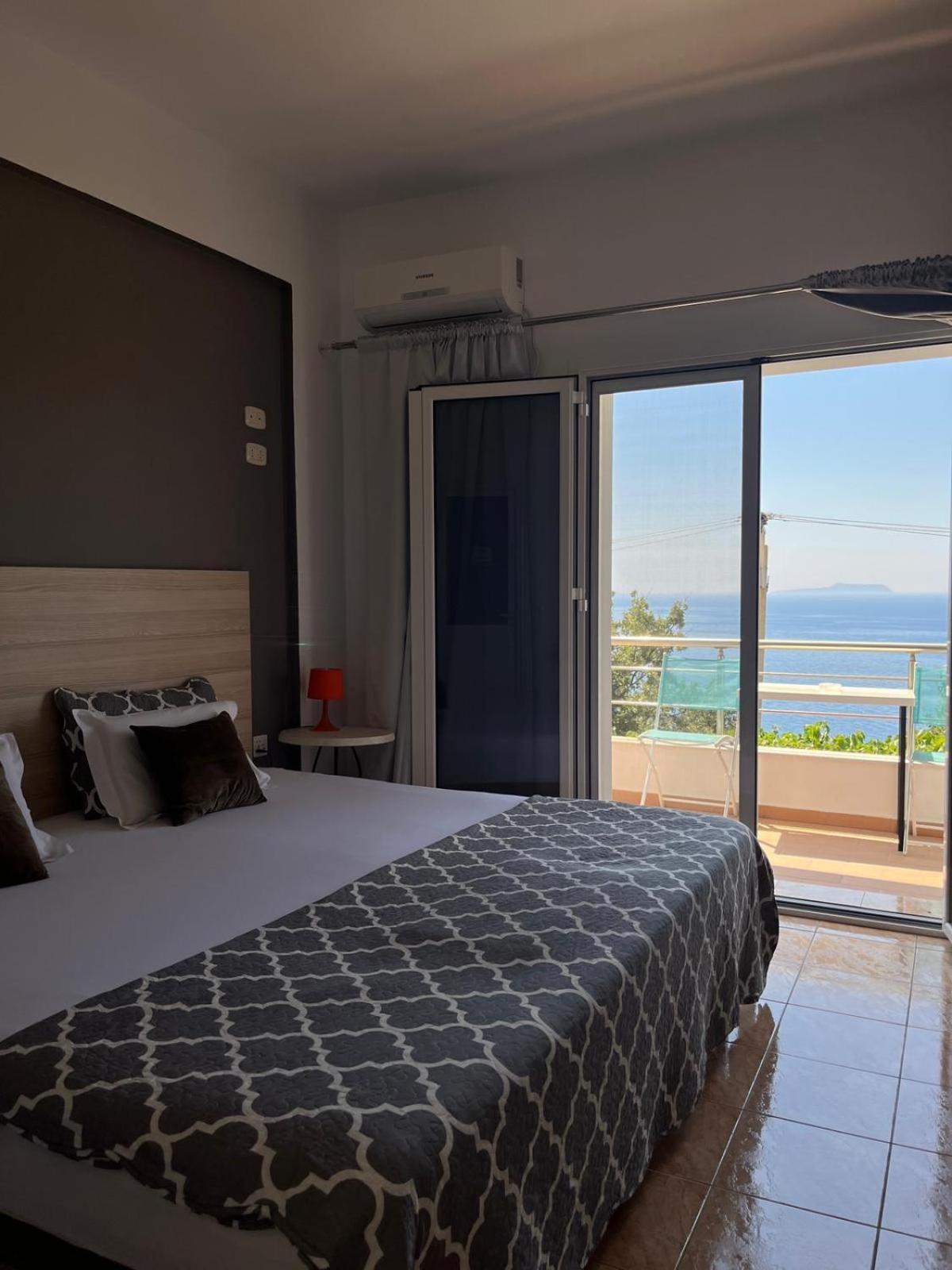 Salt Life Hotel Dhermi Ngoại thất bức ảnh
