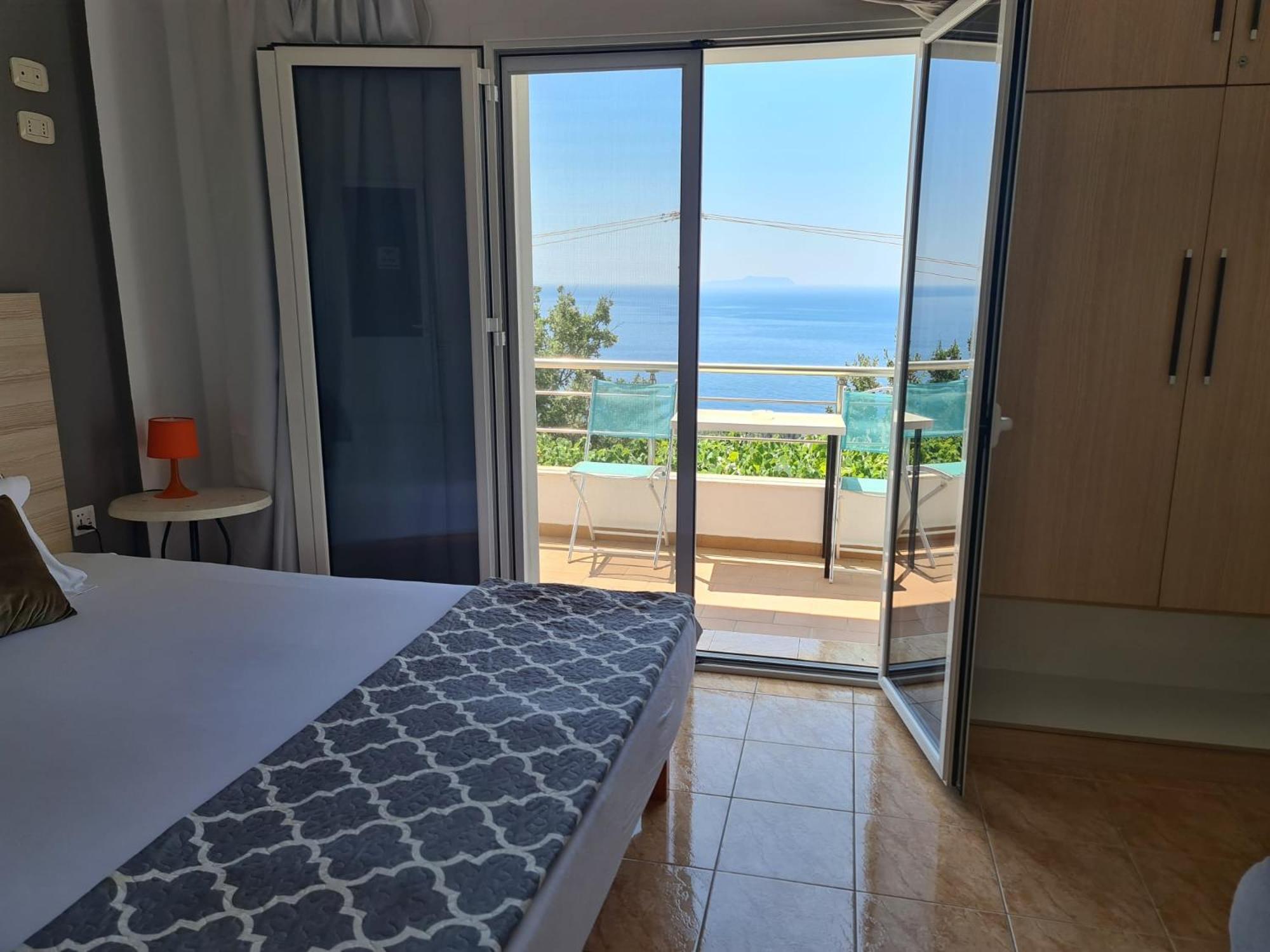 Salt Life Hotel Dhermi Ngoại thất bức ảnh