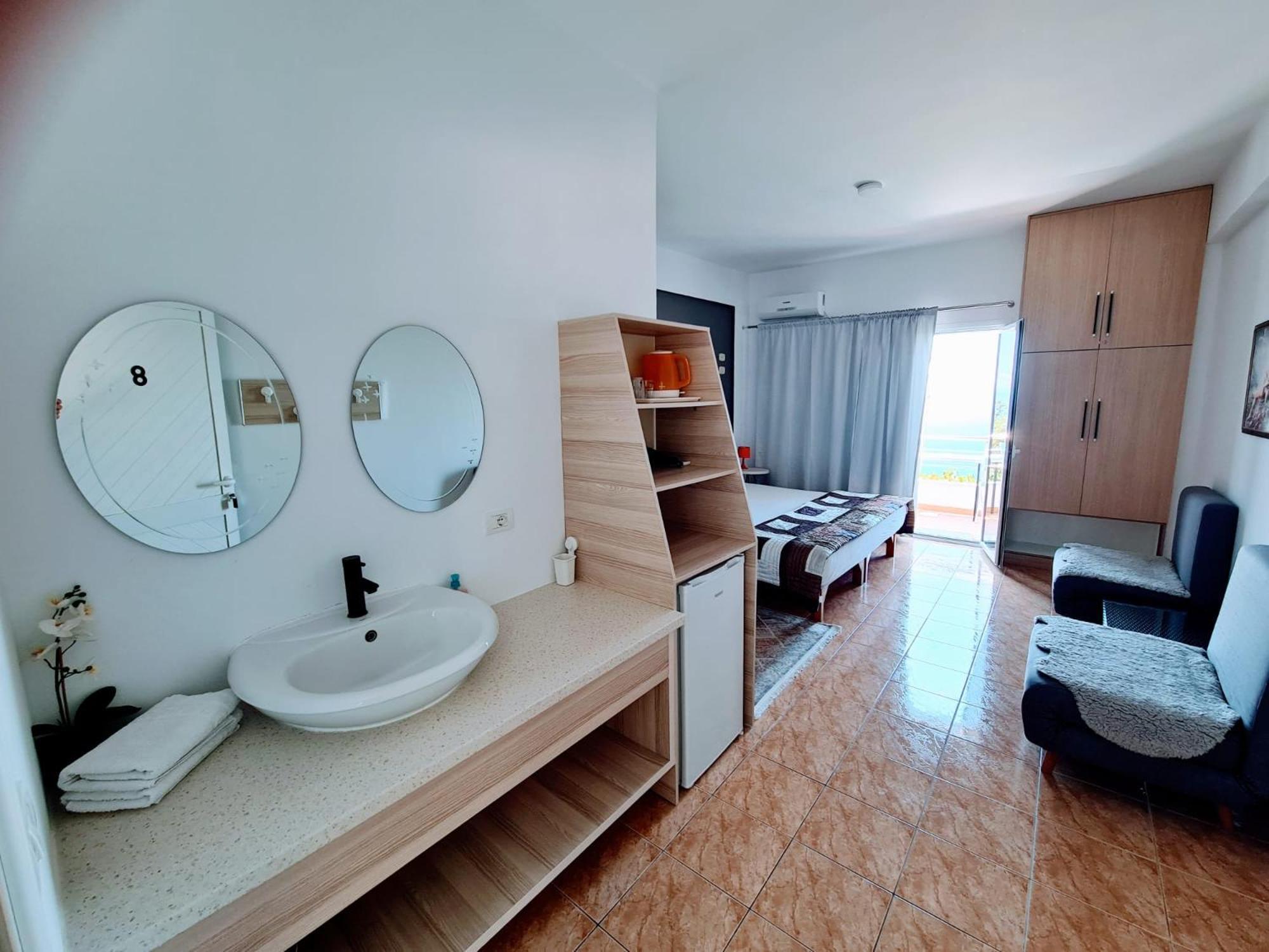 Salt Life Hotel Dhermi Ngoại thất bức ảnh