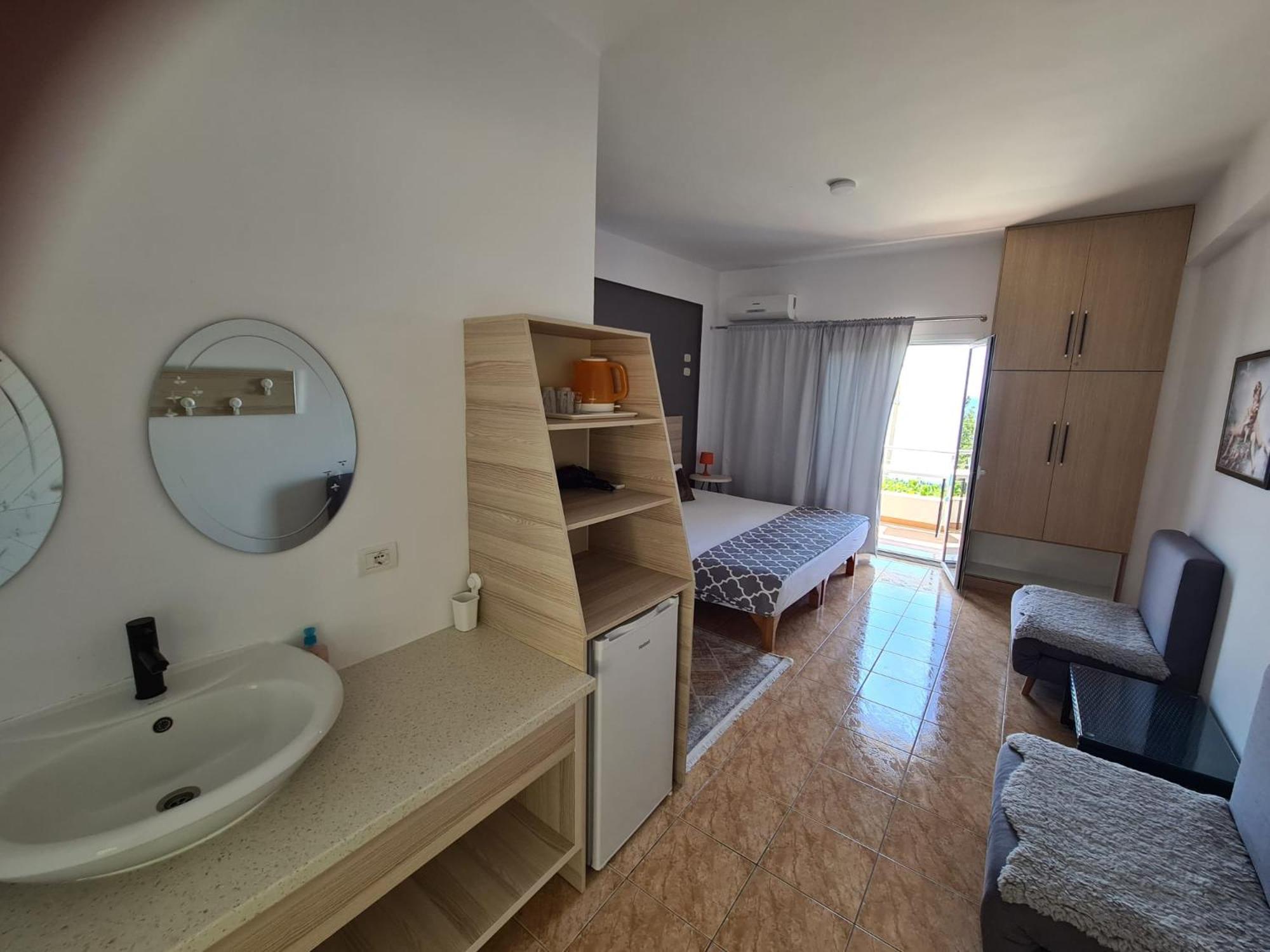 Salt Life Hotel Dhermi Ngoại thất bức ảnh