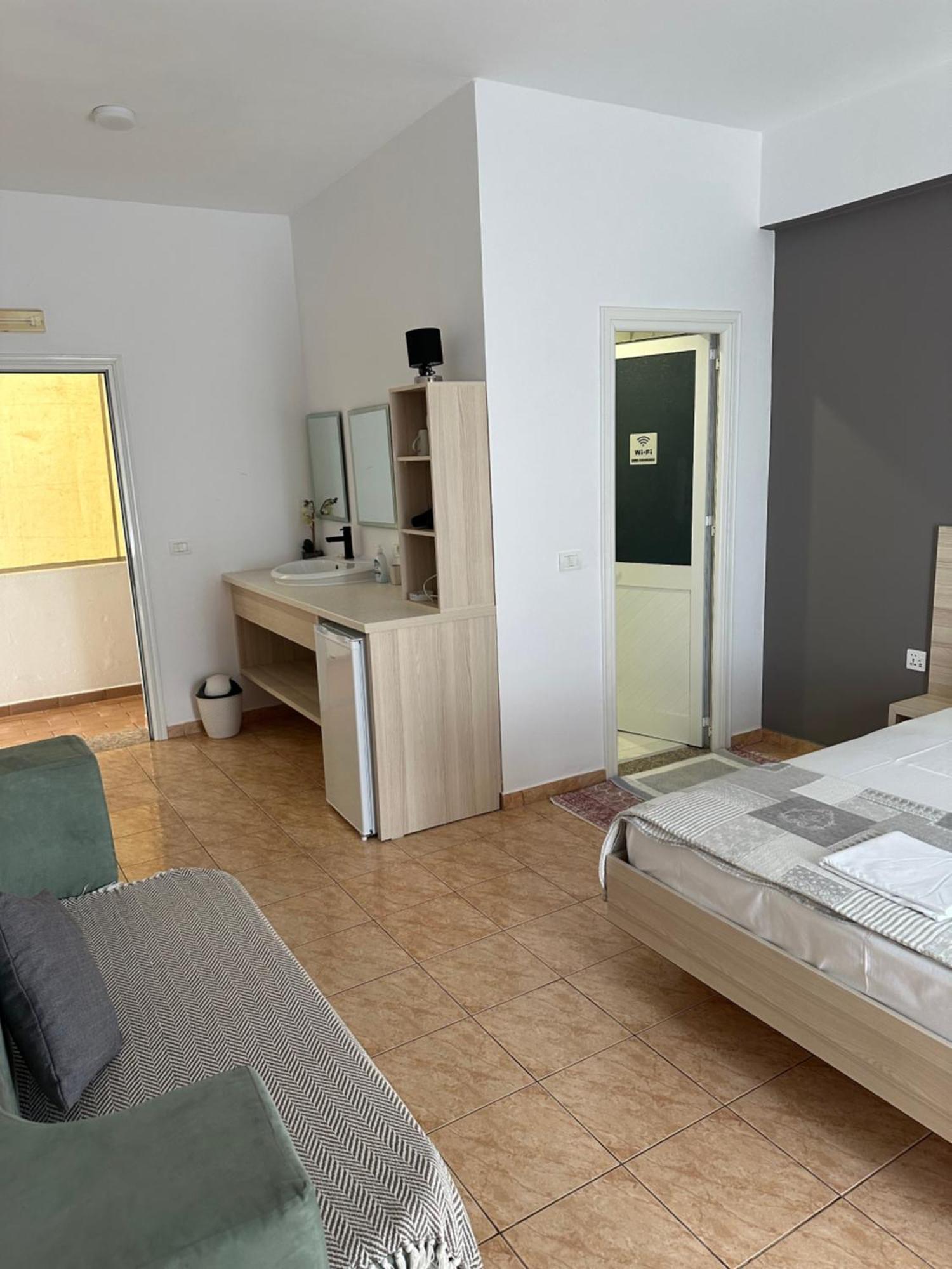 Salt Life Hotel Dhermi Ngoại thất bức ảnh