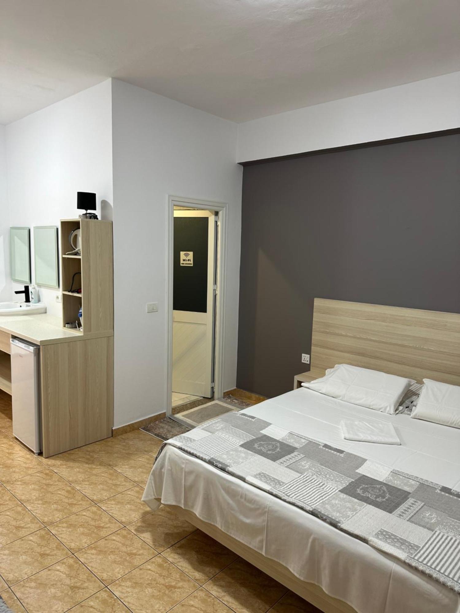 Salt Life Hotel Dhermi Ngoại thất bức ảnh